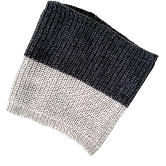 Gray Color-block Knit Infinity Scarf - Picture 5 of 6